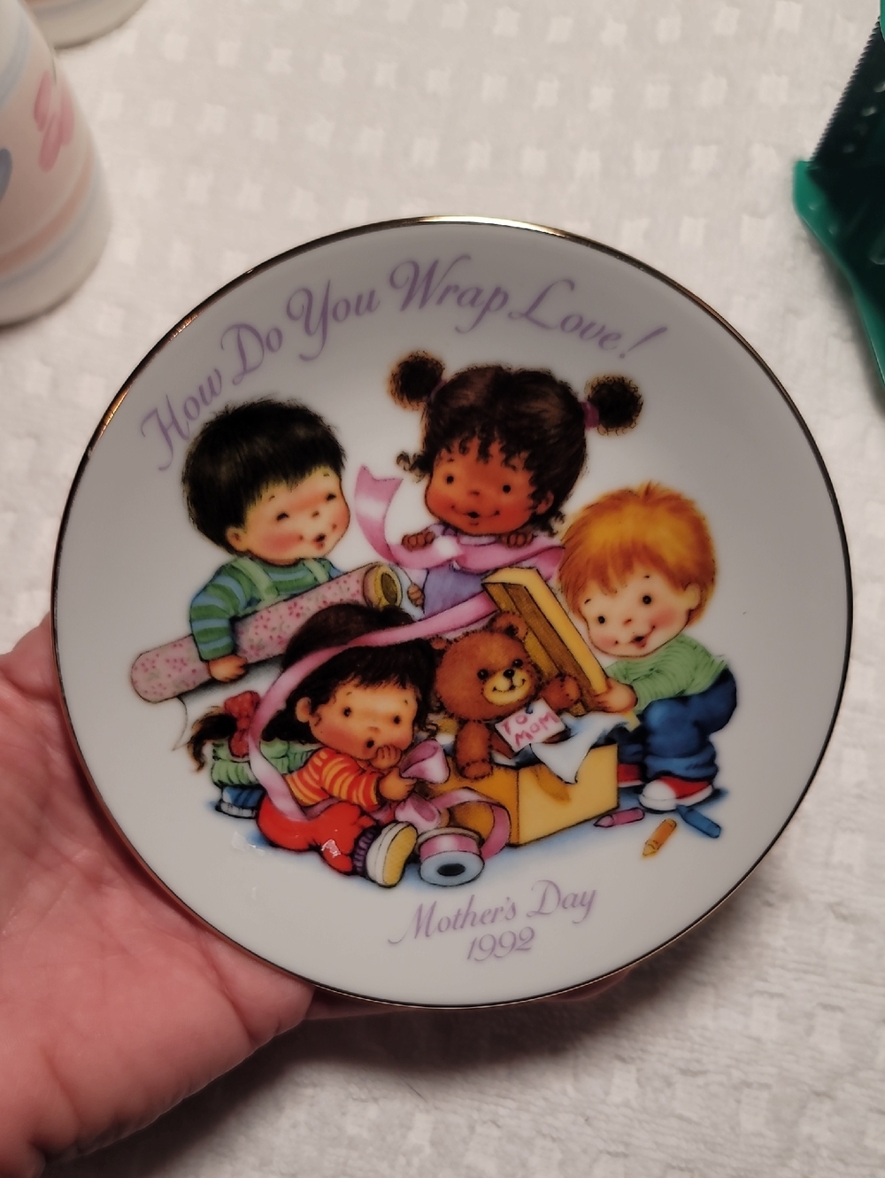 Avon White and Lavender Mother's Day 1992 Decorative Plate
